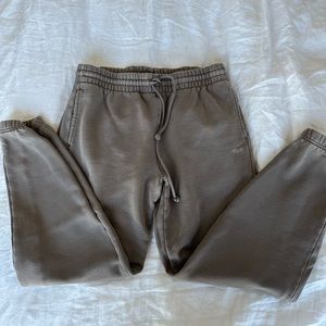 aritzia sweats - washed brown